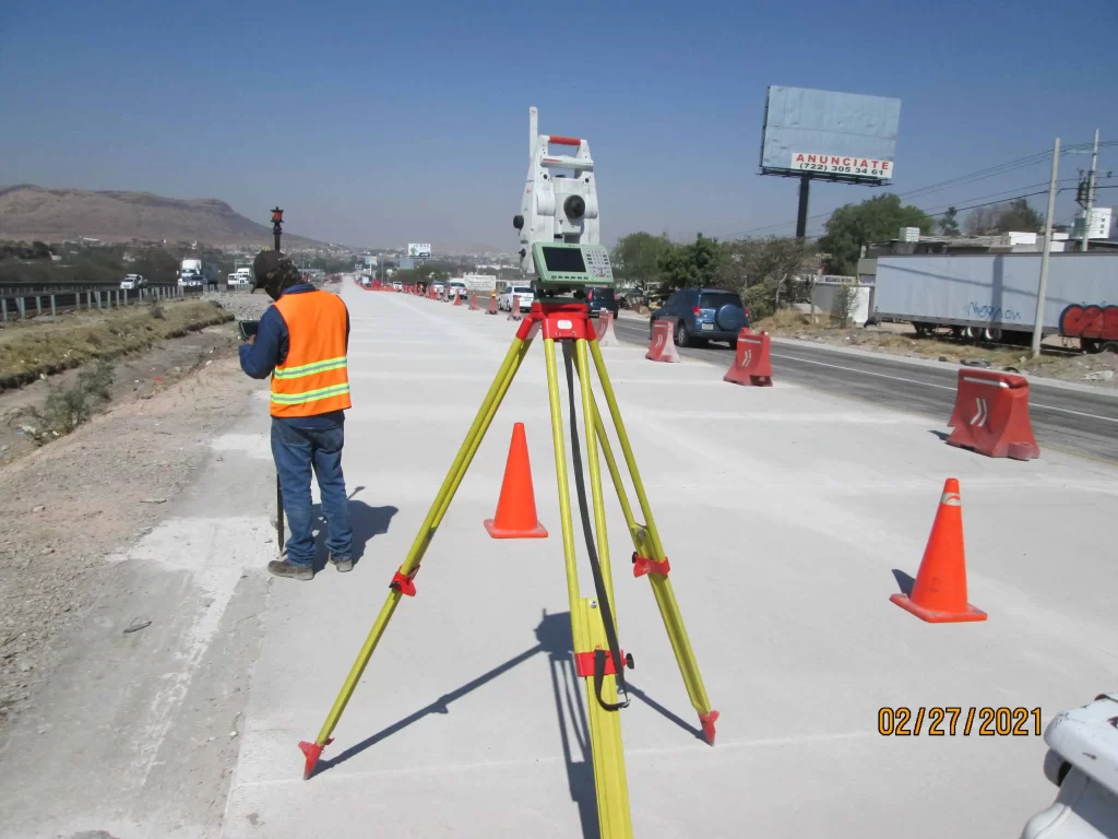 servicio topográfico en carreteras con estación total